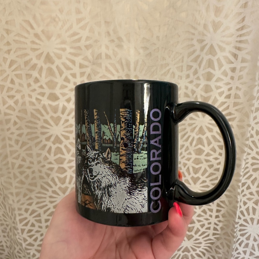🐺 Vintage Colorado Wolf Mug - Black Ceramic, Wildlife Souvenir